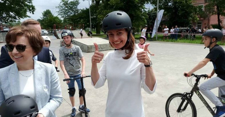 zdjęcie: Tłumy w kaliskim skateparku  podczas akcji Jazda! Z kaskiem / fot. nadesłane