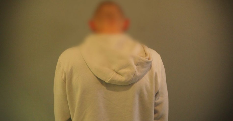 zdjęcie: Mając prawie 3 promile wsiadł za kierownicę i wjechał do rowu. Policjanci zatrzymali 30-latka / fot. KPP Sulęcin
