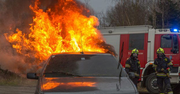 Pożar na stacji benzynowej. Niebezpieczeństwo wybuchu