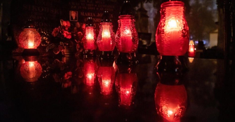 zdjęcie: Ponad 90 tys. zł na odnowę zabytkowych nagrobków na cmentarzu przy ul. Lipowej w Lublinie / Lublin, 31.10.2022. Cmentarz przy ulicy Lipowej w Lublinie, 31 bm. (wj/dw) PAP/Wojtek Jargiło