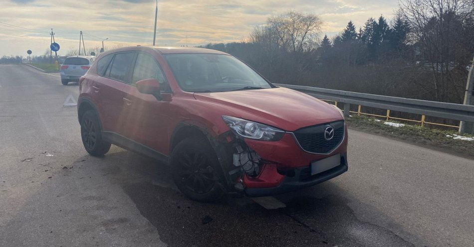 zdjęcie: Szczytno: Osobowy Renault zderzył się z Mazdą – 73-latek ukarany mandatem karnym / fot. KPP w Szczytnie