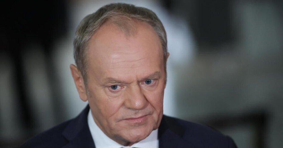 zdjęcie: Premier: w Radzie Mediów ludzie szerzący rosyjską dezinformację; Leśkiewicz: próbuje się przykryć wyrok ws. szefa BBN / Warszawa, 27.03.2026. Premier Donald Tusk podczas wypowiedzi dla mediów w Sejmie, 27 bm. Sejm uchwalił ustawę umożliwiającą obniżenie akcyzy na paliwa za pomocą rozporządzenia. (ls/mgut) PAP/Leszek Szymański