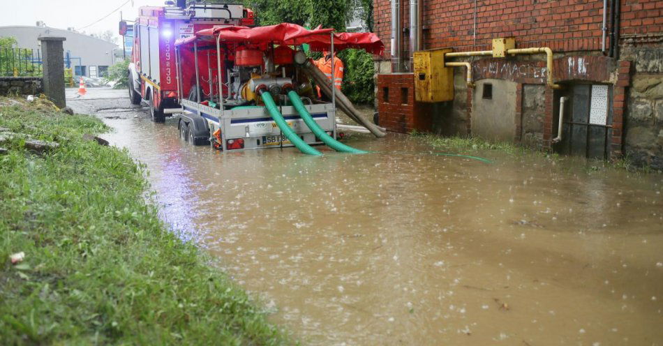 zdjęcie: 1300 interwencji strażaków, stan alarmowy przekroczony w Głuchołazach / fot. PAP