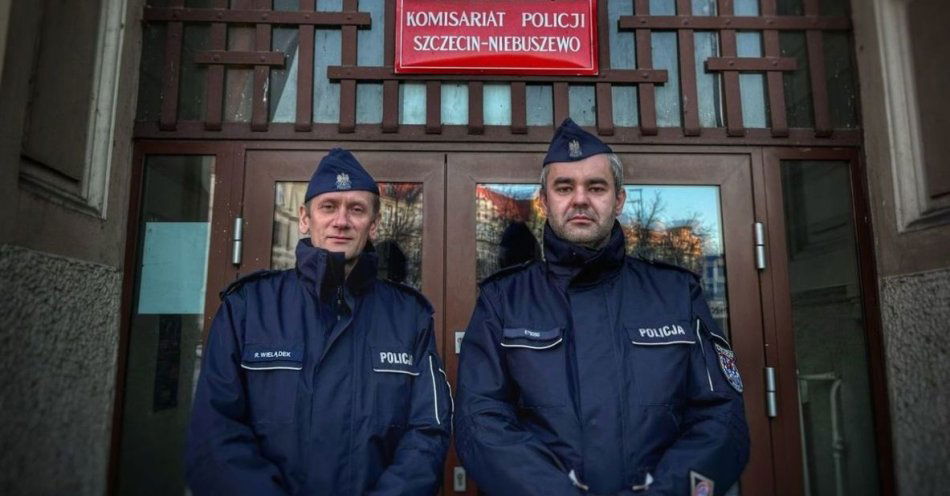 zdjęcie: Dzielnicowi uratowali mężczyznę dzięki czujności / fot. KMP w Szczecinie