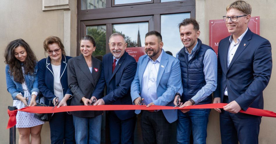 zdjęcie: Społeczne Ministerstwo ds. Samotności otwarte! / fot. nadesłane