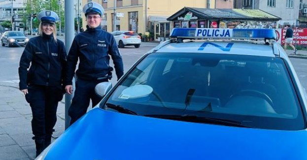 Policyjny pilotaż mężczyzny do szpitala.