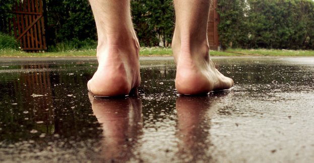 84-latka nocą błąkała się po ulicy bez butów