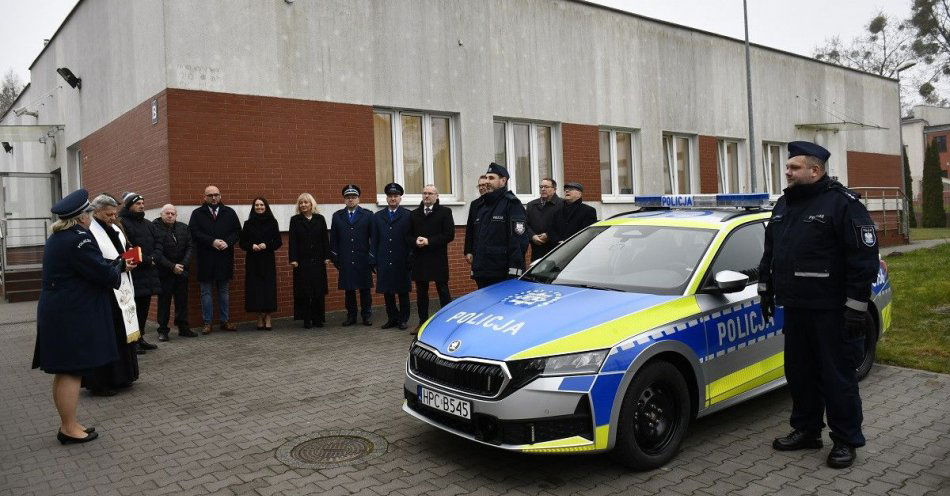 zdjęcie: Nowa Skoda w służbie sępoleńskiej Policji / fot. KPP Sępólno Krajeńskie