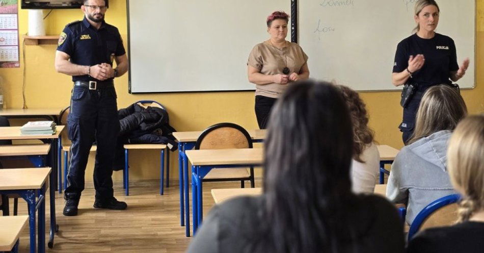 zdjęcie: Uczniowie uczą się reagować na hejt i mowę nienawiści / fot. KMP w Świętochłowicach