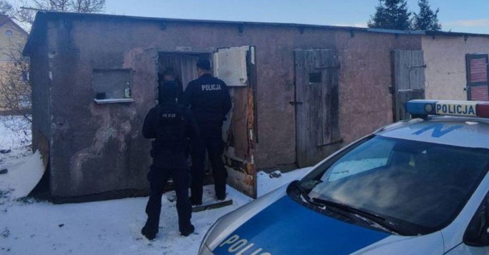 zdjęcie: Świadkowie i dzielnicowi uratowali mężczyznę w Szramowie / fot. KPP w Kwidzynie