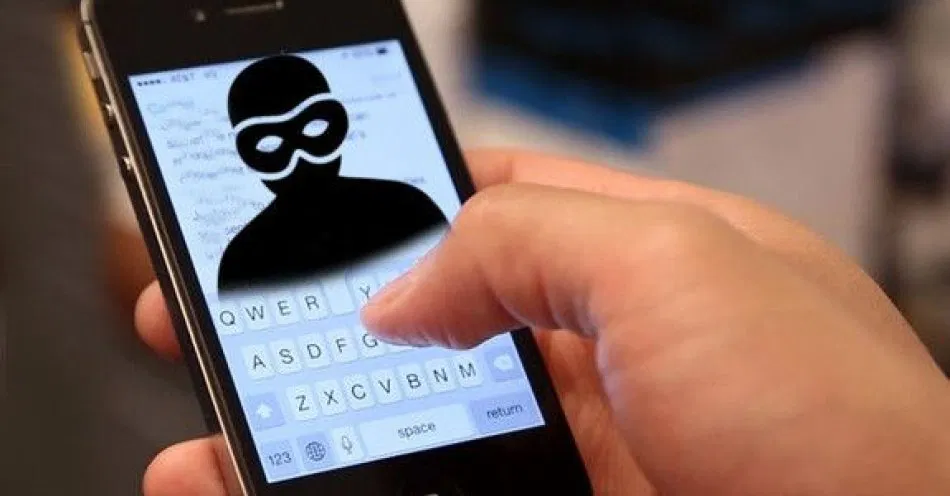 zdjęcie: Uwaga przed świętami oszuści wyłudzają kody BLIK przez social media / fot. KPP w Jaworze