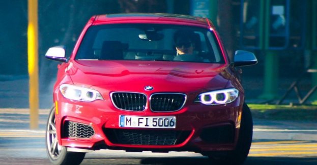 Driftowanie na parkingu: mandat to nie wszystko! Jaka kara za „latanie bokiem”
