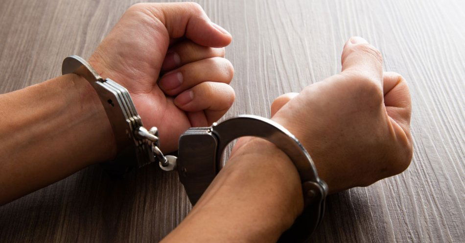zdjęcie: Policjanci zatrzymali poszukiwaną 51-latkę - kobieta nie uniknie kary / v45709518