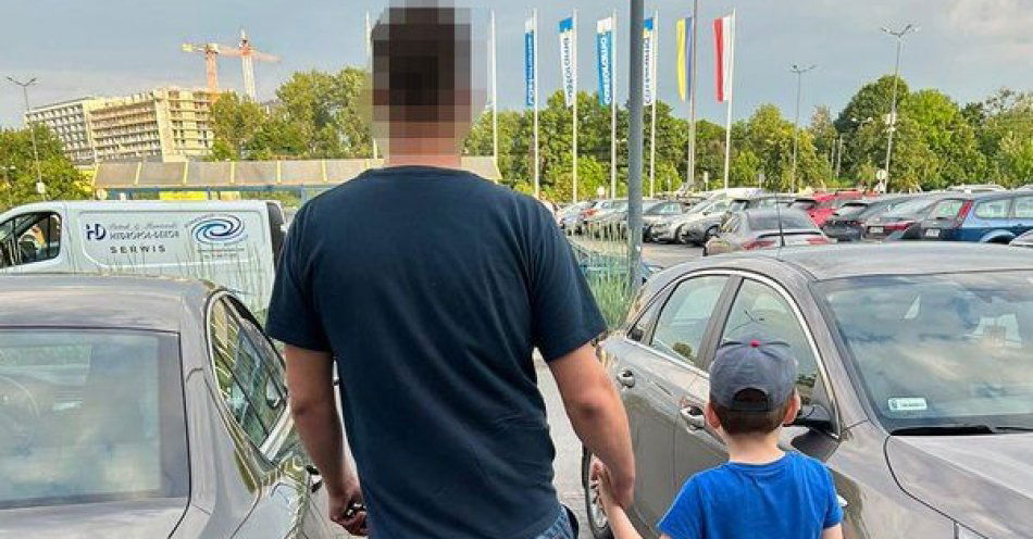 zdjęcie: Policjanci odnaleźli 6-letniego chłopca / fot. KMP w Wrocławiu