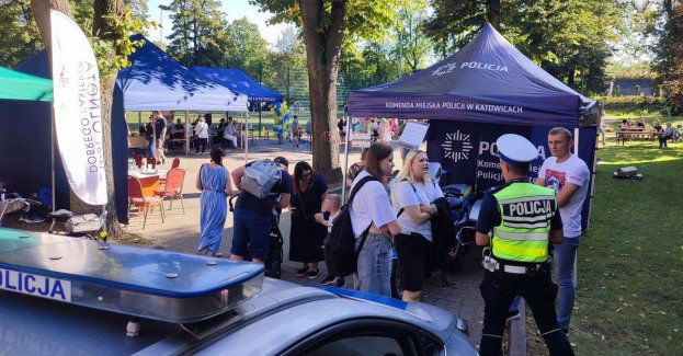 Policjanci uczą bezpieczeństwa na piknikach w Katowicach