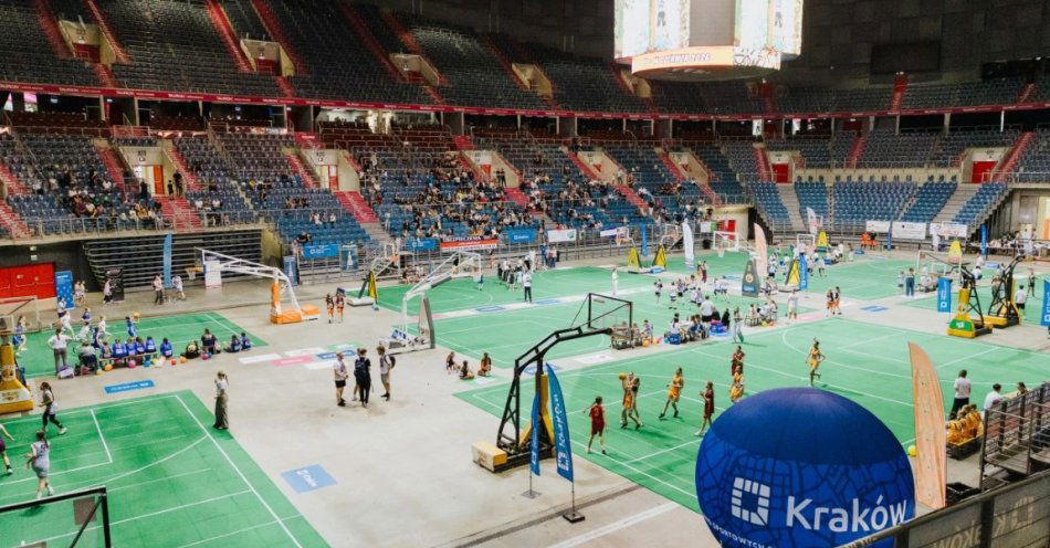zdjęcie: Rekordowy finał Gomar Koszykarskiej Ligi Szkolnej. Dwa i pół tysiąca dzieci opanowało TAURON Arenę Kraków / fot. nadesłane