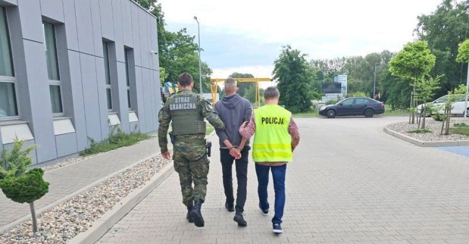 zdjęcie: Współdziałanie służb mundurowych w zakresie kontroli legalności pobytu cudzoziemców na terenie Polski / fot. KPP w Bolesławcu