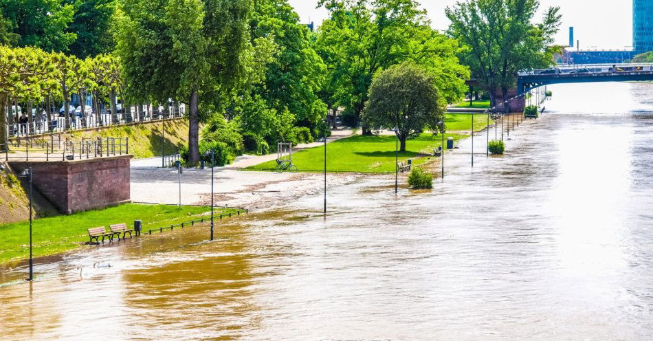 zdjęcie: Ponad 1,3 mld złotych wsparcia po powodzi z 2024 roku / v7059235