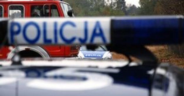 Podziwiał widoki ze słupa trakcji kolejowej. Dzięki reakcji służb skończyło się "tylko" na mandacie