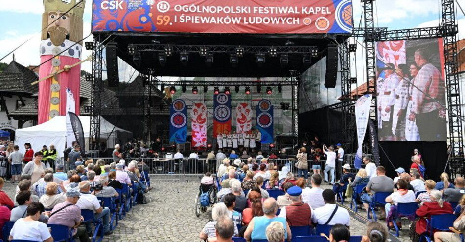 zdjęcie: Wręczono nagrody 59. Ogólnopolskiego Festiwalu Kapel i Śpiewaków Ludowych / fot. PAP