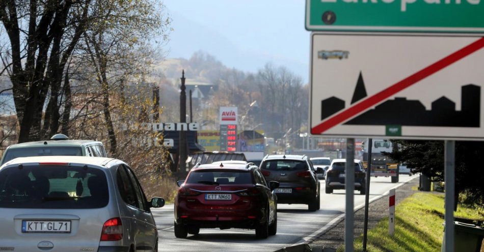 zdjęcie: Wyższe stawki za parkowanie dla przyjezdnych; mieszkańcy płacą tyle samo / fot. PAP