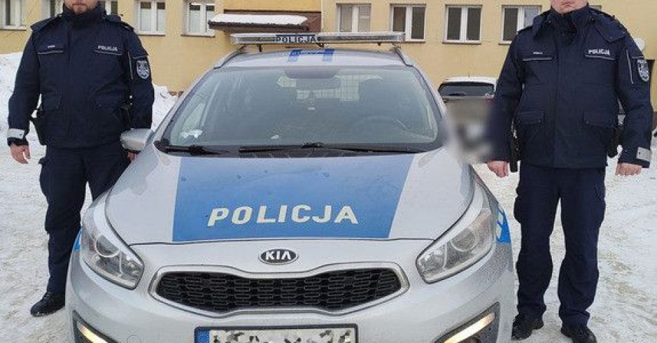 zdjęcie: Wieczorny patrol uratował kierowcę z udarem / fot. KPP w Żurominie