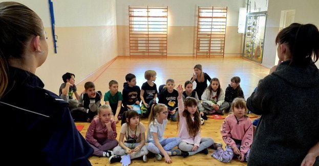 Policjanci odwiedzili Promyczek i uczyli bezpieczeństwa