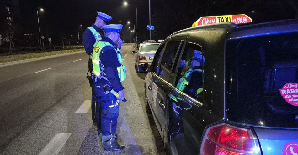 zdjęcie: Nocne kontrole przewozów osób w powiecie kołobrzeskim / fot. KPP w Kołobrzegu