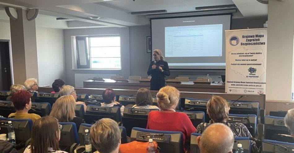 zdjęcie: Seminarium z udziałem seniorów / fot. KMP Kielce