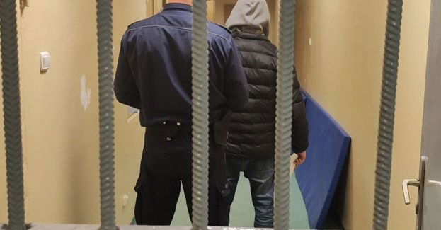 Zatrzymano 35 letniego mężczyznę za pobicie seniora i zniszczenie auta