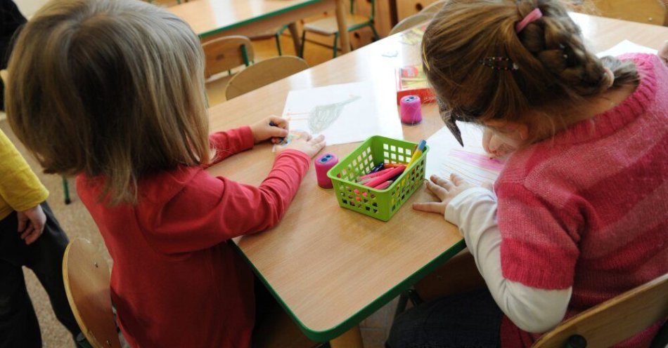 zdjęcie: Część praskich radnych chce nadzwyczajnej sesji ws. zamknięcia zerówek w szkołach / fot. PAP