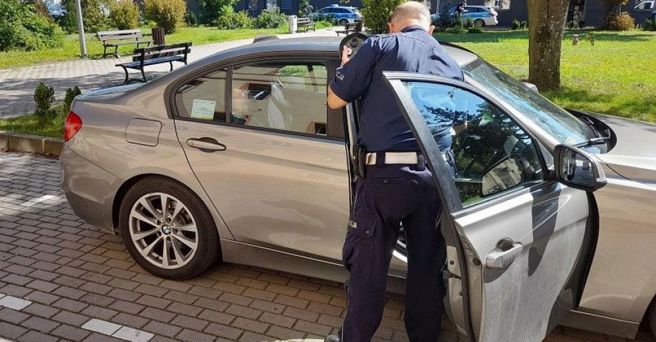 zdjęcie: Policjanci zatrzymali do kontroli kierowcę ciężarówki. Okazało się, że był poszukiwany / fot. KPP w Lęborku