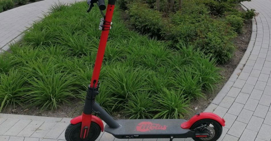 zdjęcie: Policjanci kontrolowali użytkowników hulajnóg elektrycznych i rowerzystów / fot. KPP Słupca