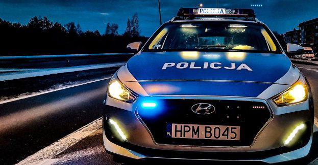 Policyjne małżeństwo zareagowało w porę-kierowca potrzebował pomocy medycznej