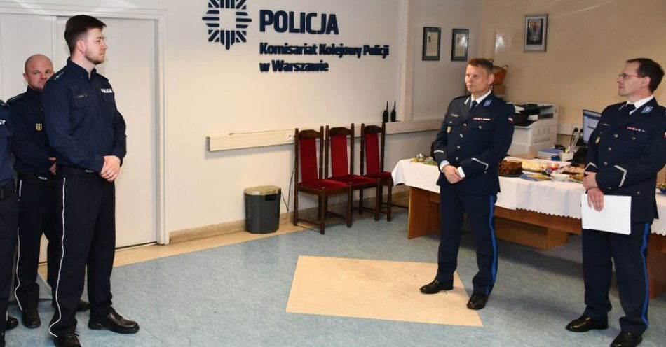 zdjęcie: Wielkanocne spotkanie w Komisariacie Kolejowym w Warszawie / fot. Komisariat Kolejowy Policji Wielkanoc w Komisariacie Kolejowym