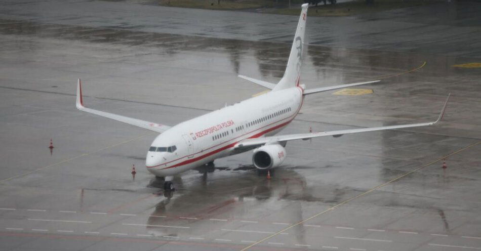 zdjęcie: Źródła PAP: spotkanie szefa MON w Ramstein opóźnione. Przyczyną usterka samolotu / Warszawa, 19.02.2024. Samolot Boeing 737-800 „Piłsudski” na warszawskim Lotnisku Chopina, 19 bm. (doro) PAP/Leszek Szymański