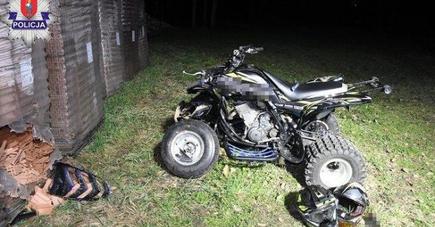 Wypadek z udziałem quada. Dwie osoby trafiły do szpitala.