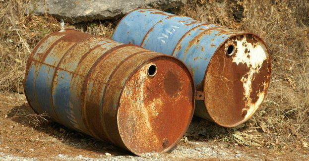 Tajemnicze beczki znalezione na plaży