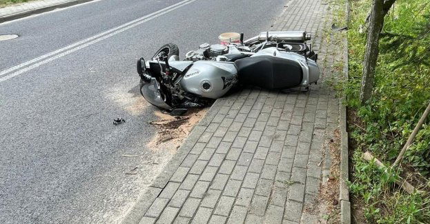 15-latek rozbił motocykl o betonowe słupki - uważajmy na drodze!