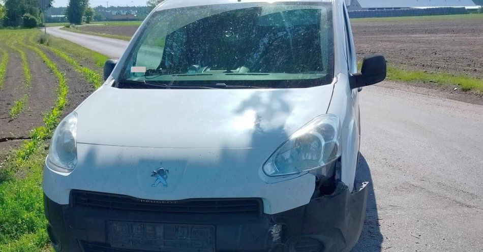 zdjęcie: Wymuszenie pierwszeństwa, zakończyło się zderzeniem aut / fot. KPP w Radziejowie