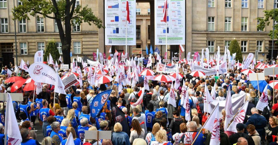 zdjęcie: Będziemy tu przychodzić tak długo, aż rząd uzna, że edukacja jest najważniejsza / fot. PAP