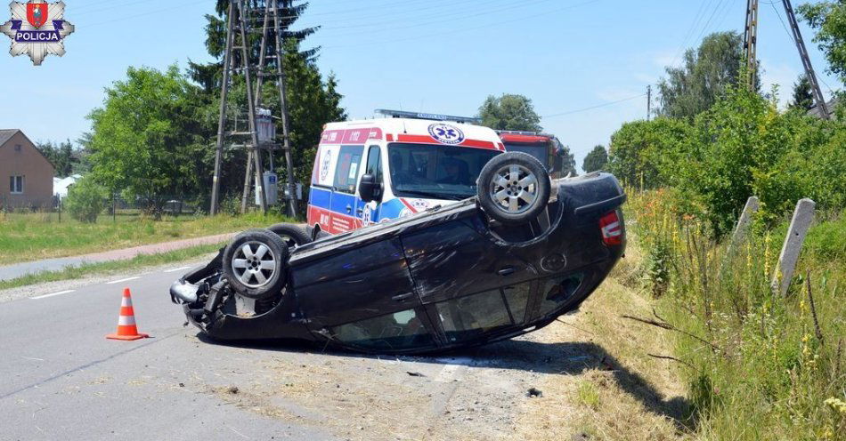 zdjęcie: 36-latka kierując Skodą uderzyła w przepust. Była nietrzeźwa, w organizmie miała ponad 2 promile / fot. KMP Zamość
