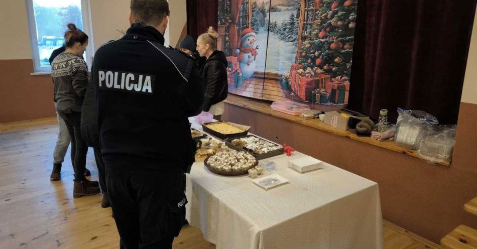 zdjęcie: Policja czuwa na jarmarkach świątecznych w Bieszczadach / fot. KPP w Ustrzykach Dolnych