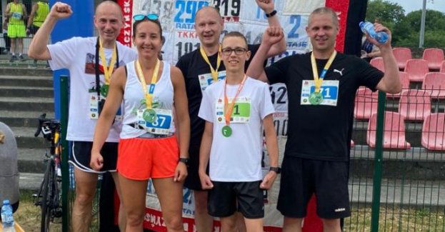 Policyjni „Bojowi amatorzy” wystartowali w biegach przełajowych