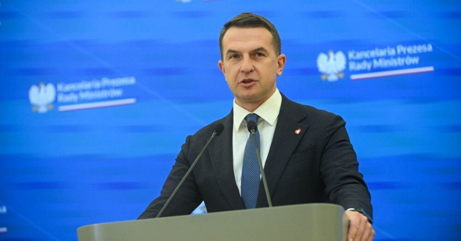 zdjęcie: Rzecznik rządu: członkostwo w NATO to fundament naszego bezpieczeństwa / Warszawa, 07.01.2026. Rzecznik rządu Adam Szłapka podczas konferencji prasowej w siedzibie KPRM w Warszawie, 7 bm. Zakończyło się posiedzenie Rady Ministrów na którym zajęto się m.in. projektem stanowiska Rady Ministrów wobec poselskiego projektu ustawy o odpolitycznieniu spółek państwowych autorstwa klubu Polska 2050. (sko) PAP/Marcin Obara