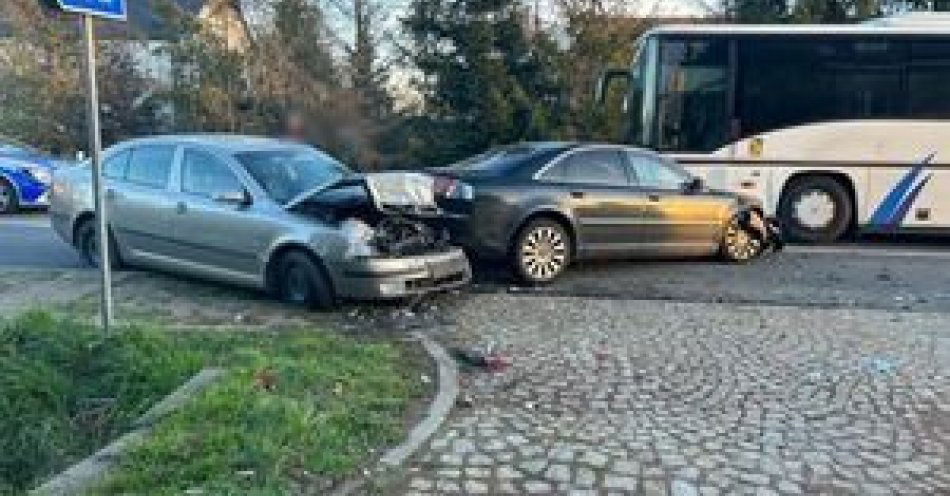 zdjęcie: Karambol w Miłosławicach z udziałem czterech pojazdów – kierowca jednego z nich był nietrzeźwy / fot. KPP w Miliczu