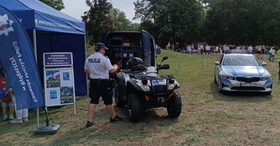 zdjęcie: Policjanci promowali swoją służbę na pikniku 8 Kujawsko-Pomorskiej Brygady Obrony Terytorialnej / fot. KWP w Bydgoszczy