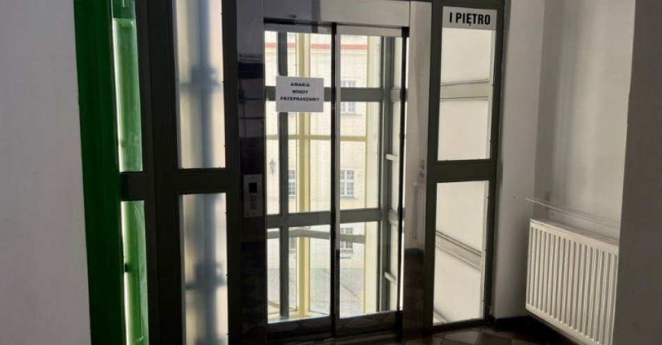 zdjęcie: Awaria windy w Urzędzie Miejskim przy ul. Ratuszowej 1 / fot. UM Grudziądz
