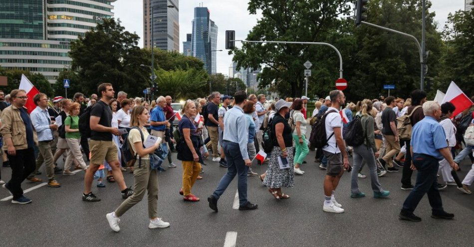 zdjęcie: Marsz Pamięci – warszawiacy uczcili pomordowanych mieszkańców Woli / fot. PAP