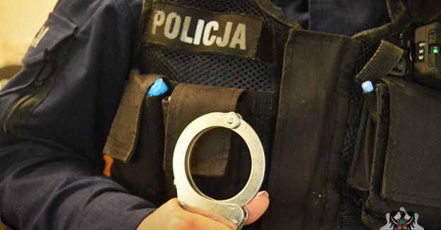 Czworo poszukiwanych w rękach policjantów. Troje z nich unikało stawienia się przed prokuraturą, jeden z mężczyzn nie zapłacił grzywny za popełnione w